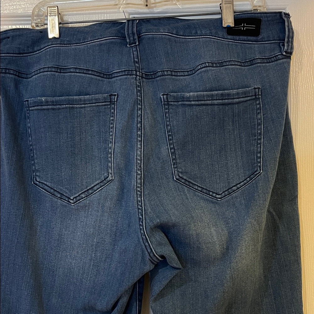 Liverpool Women's Ankle Jeans - Picture 3 of 7
